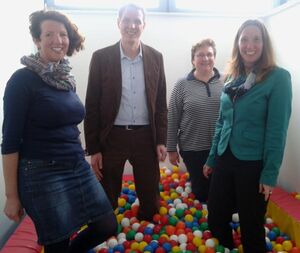 Auf dem Bild (v. l. n. r.): Kathrin Schäfer, Christoph Degen, Elke Mitze, Dr. Daniela Neuschäfer