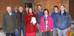 Die Gruppe im Rohbau der Kindertagestätte Rennertehausen