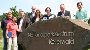 (v.l.): Die MdL's Frankenberger, Hofmeyer, Gremmels, Warnecke, Neuschäfer, Müller, Spies und M. Bauer vom Nationalpark