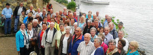 Gruppenbild mit (fast) allen Teilnehmern am Rhein